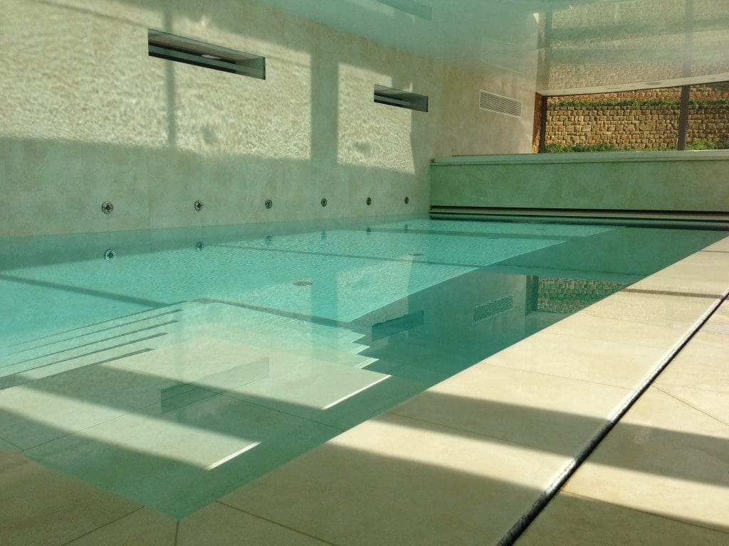 Slotted overflow pool