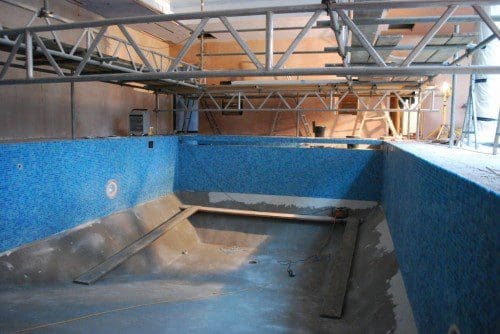 Tiling of swimming pool shell walls