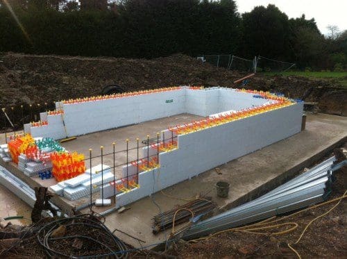 Insulated swimming pool shell construction